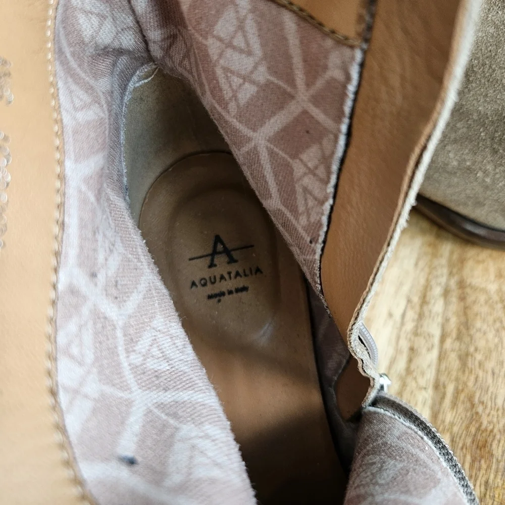 Aquatalia CARISA tan Suede square toe ankle booties 9M